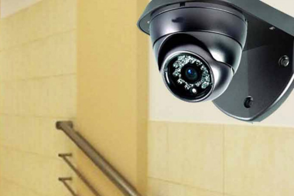 Можно поставить камеру в подъезде. Камера видеонаблюдения. Камера видеонаблюдения для квартиры. Камера видеонаблюдения в подъезд. Антивандальная камера видеонаблюдения.