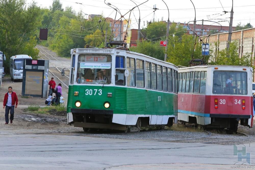 Движение трамваев новосибирск. Трамвай 13 Новосибирск. Трамвай номер 13 Новосибирск. 3073 Трамвай Новосибирск. Трамвайный мост Новосибирск.