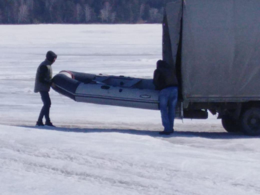 Фото Автомобиль провалился под лёд на водохранилище в Новосибирской области 3