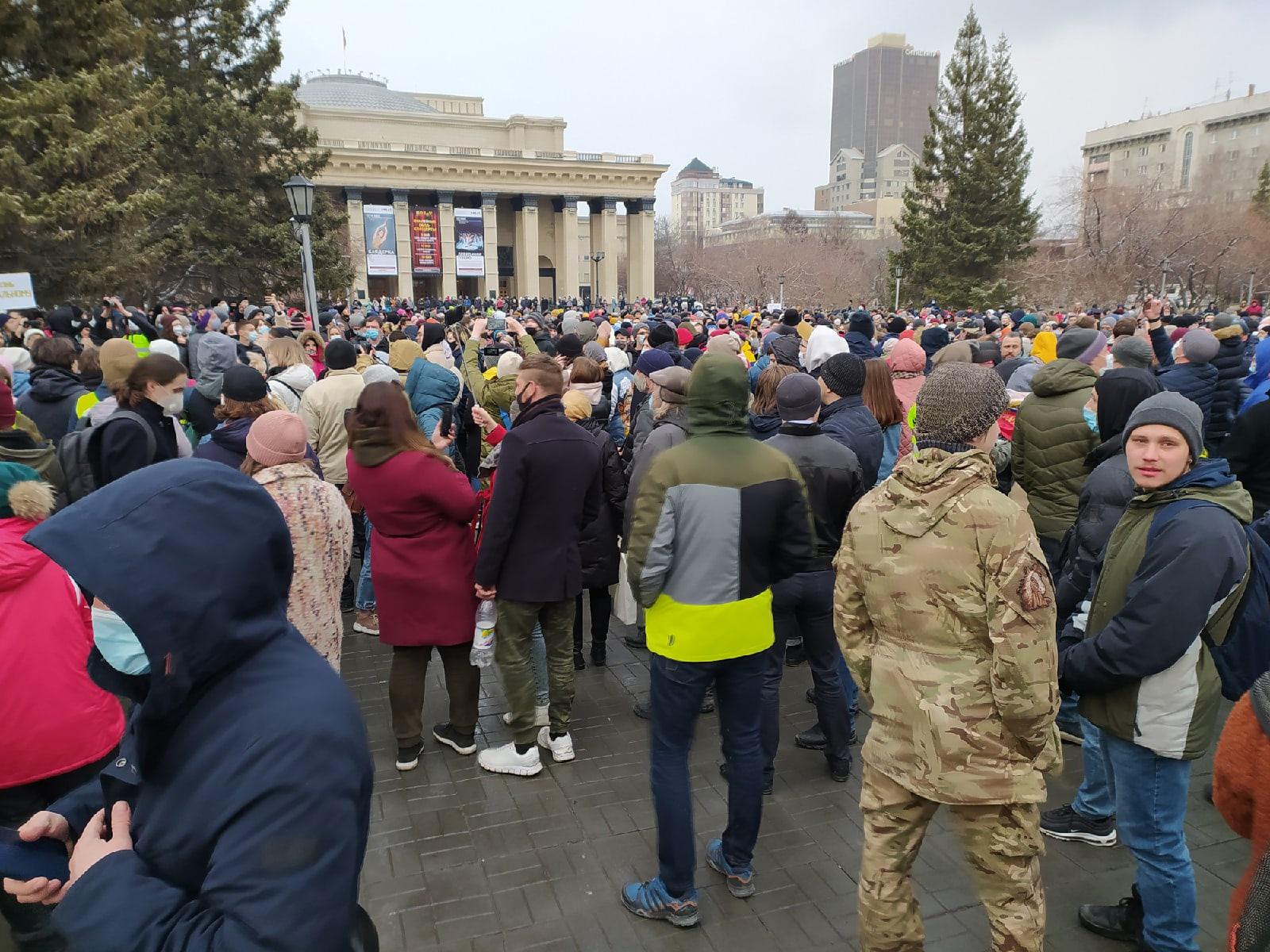 Фото «Пришли 800 человек»: 10 фото с несанкционированного митинга в центре Новосибирска 4