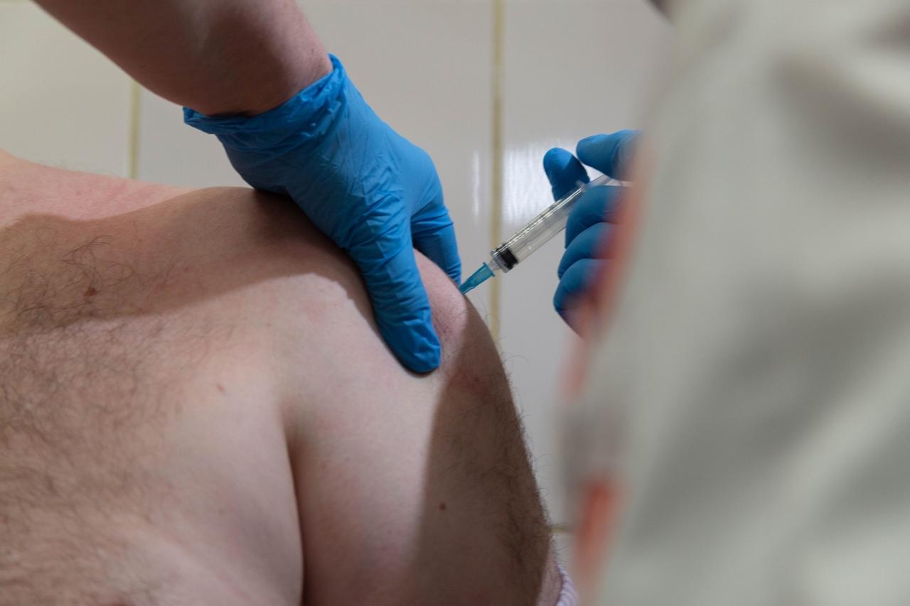 Фото В Новосибирске в ТРЦ «СанСити» впервые открыли пункт вакцинации от COVID-19 5