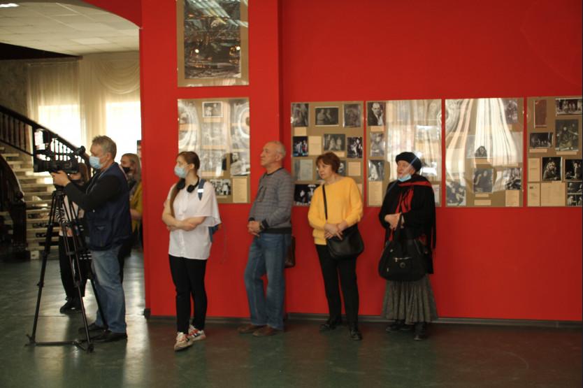 Фото Историческая фотовыставка «Театры о Великой Отечественной» открылась в Новосибирске 2