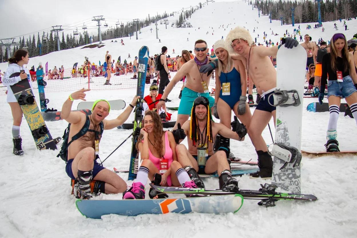Фото «Горячее не бывает»: 15 самых красивых лыжниц в купальниках с фестиваля в Шерегеше 3