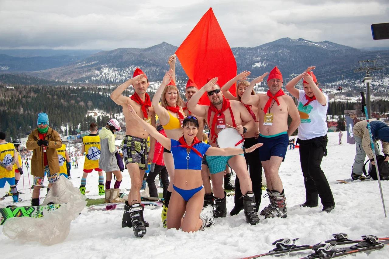 Фото «Горячее не бывает»: 15 самых красивых лыжниц в купальниках с фестиваля в Шерегеше 2