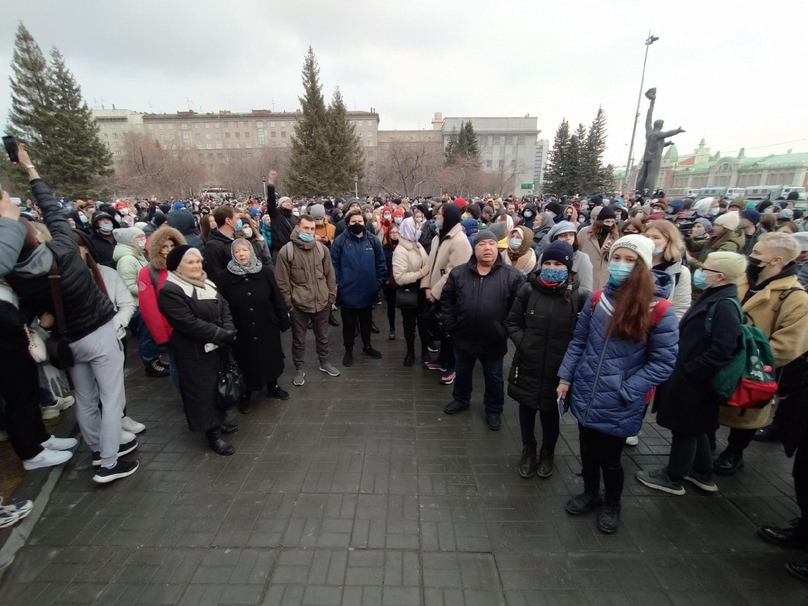 Фото «Пришли 800 человек»: 10 фото с несанкционированного митинга в центре Новосибирска 5