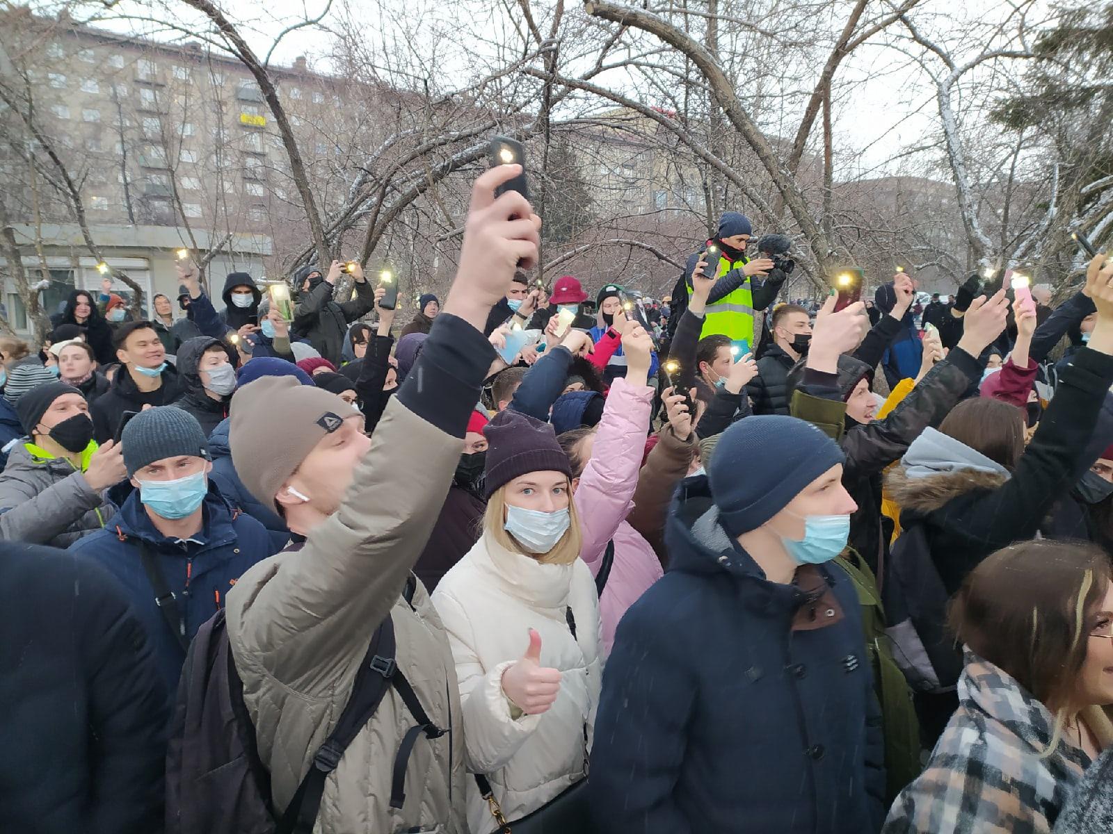 Фото «Пришли 800 человек»: 10 фото с несанкционированного митинга в центре Новосибирска 9