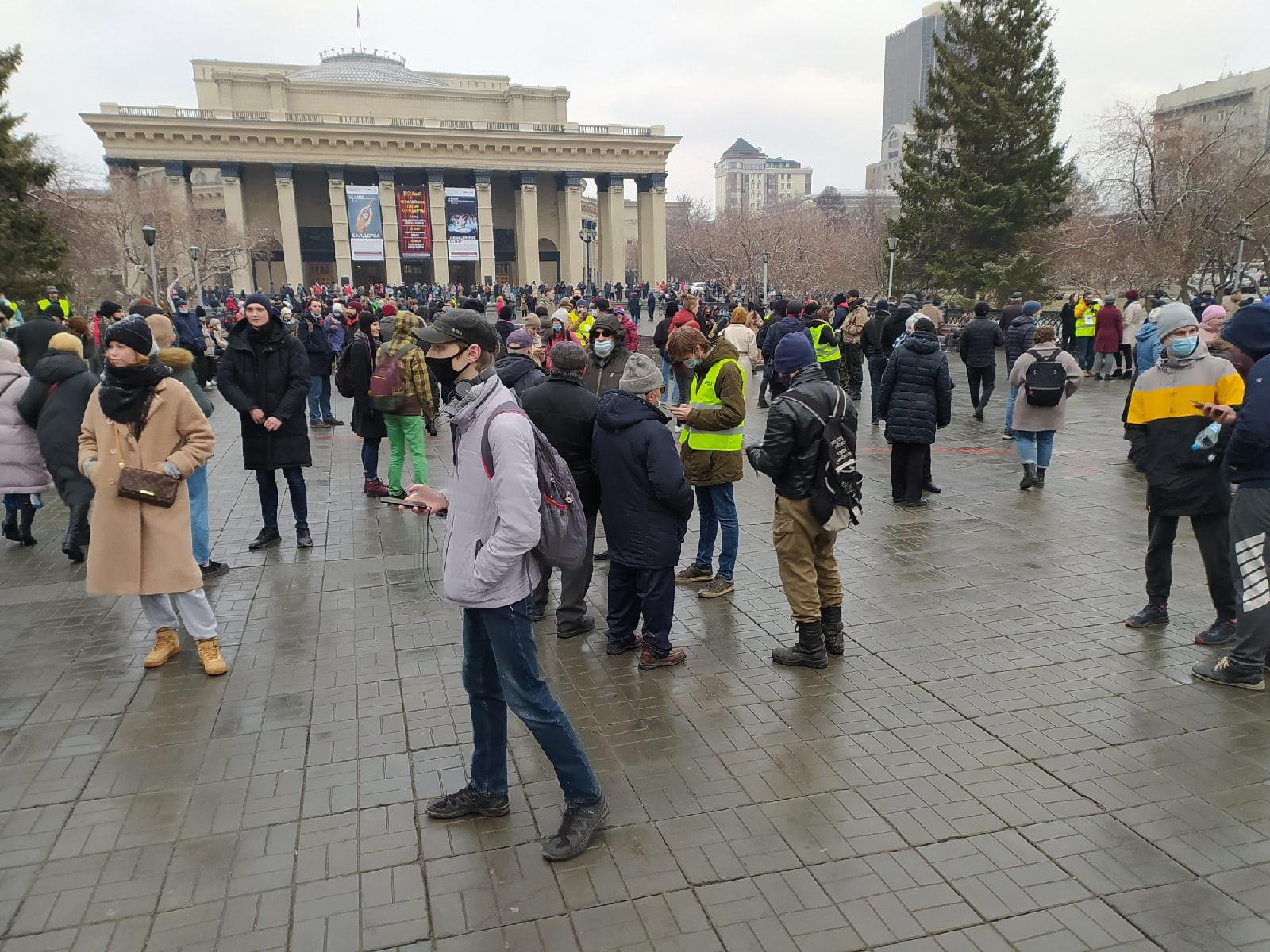 Фото В Новосибирске начался несанкционированный митинг 3