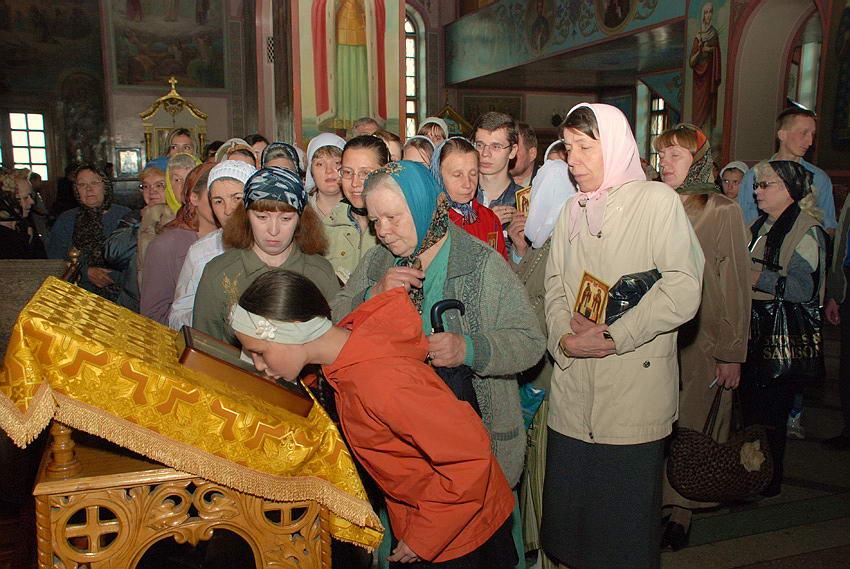 Фото Священник призвал россиян отказаться от целования икон в храмах на Благовещение 2
