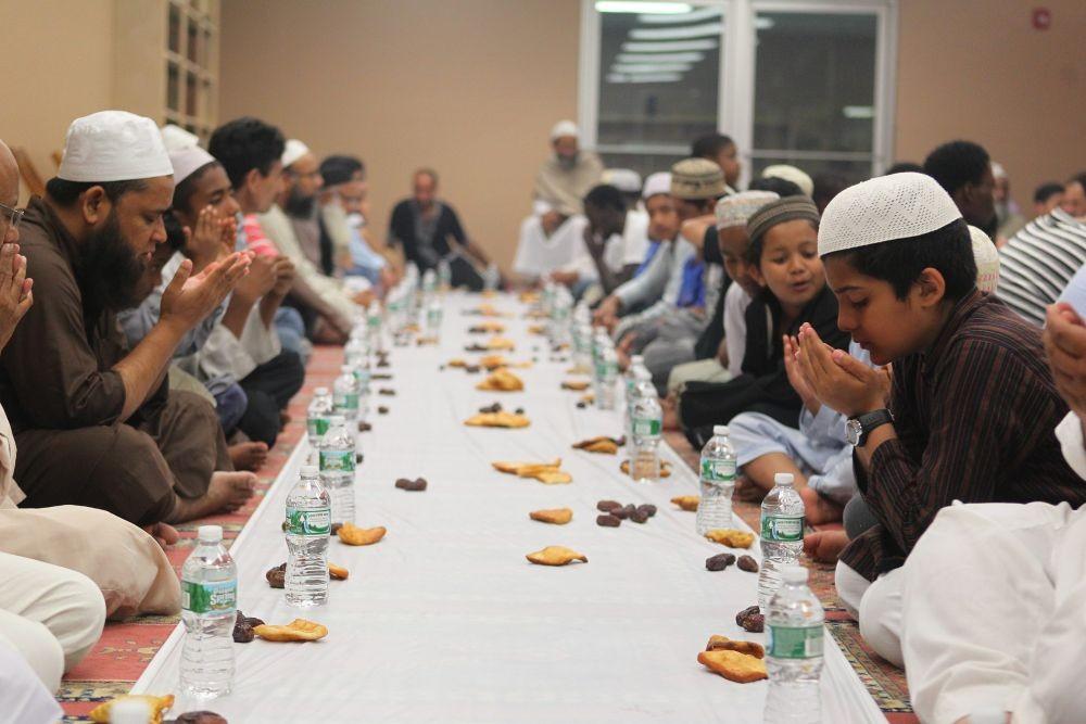 Фото Рамадан 2021: строгие запреты в священный месяц и правила питания в пост у мусульман 2
