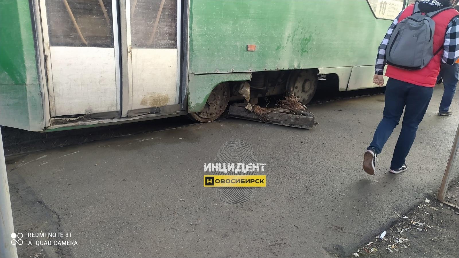 Фото Тормоза отвалились на ходу у трамвая в Новосибирске 2