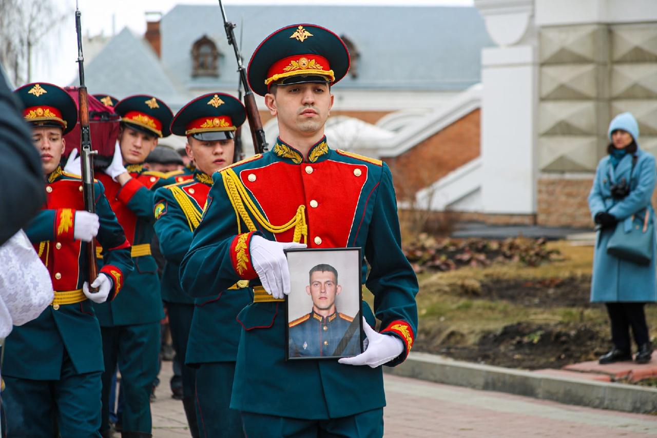 Фото В Бердске похоронили погибшего на Украине 24-летнего лейтенанта Прощалыгина 4