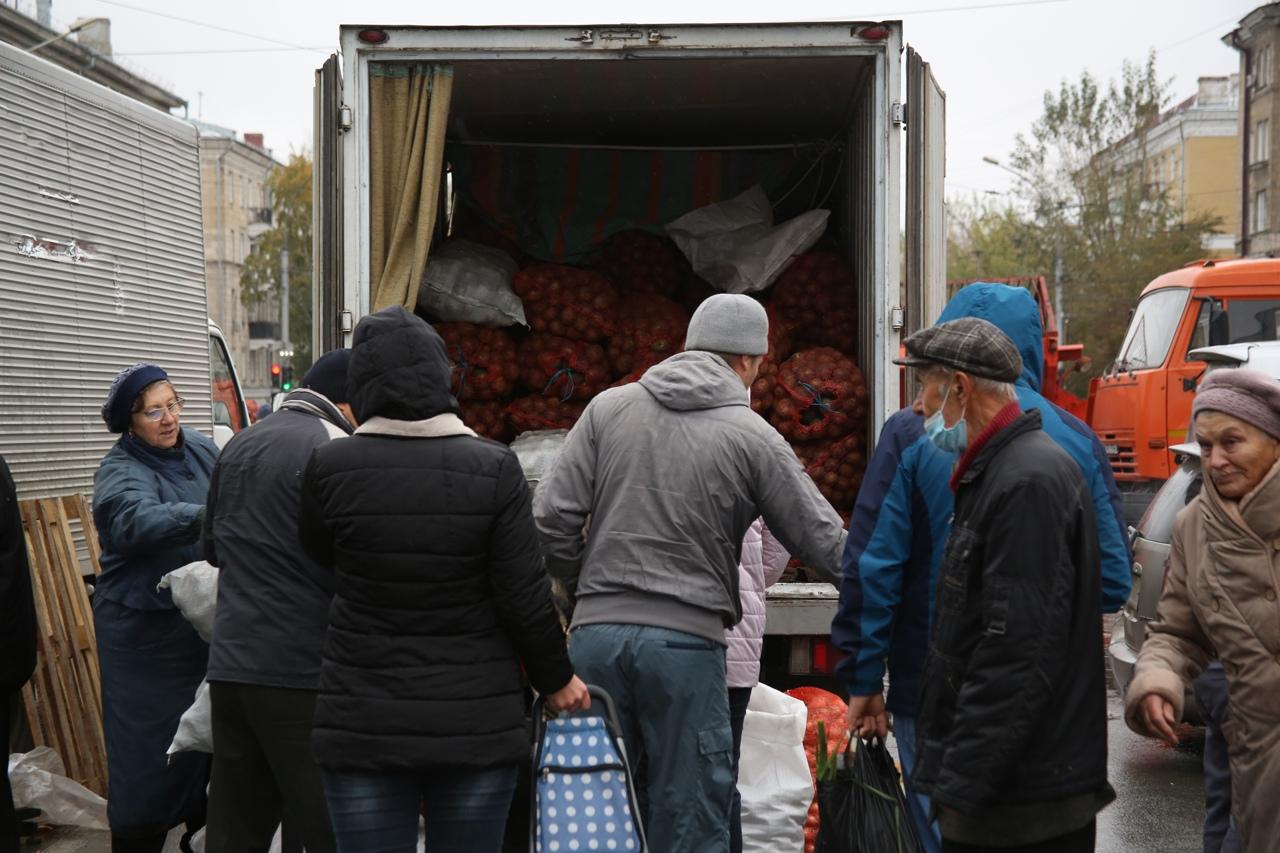 Фото Жители Новосибирска начали массово скупать семенной картофель 2
