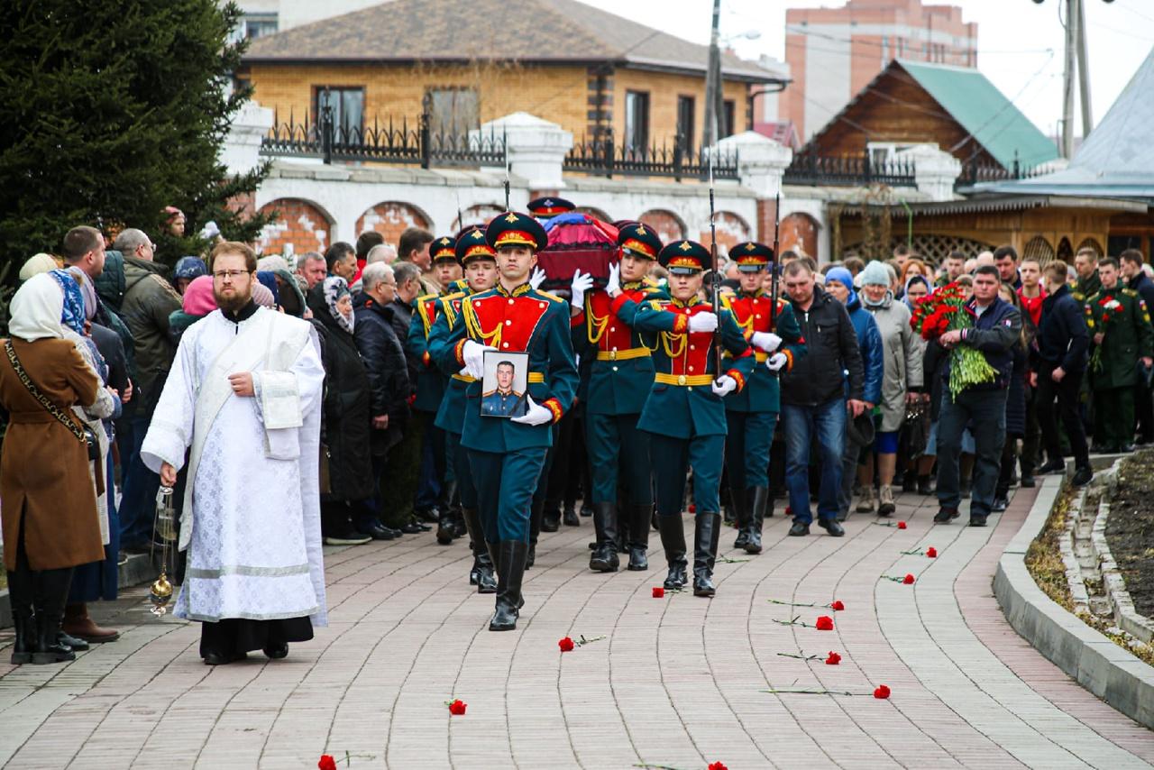 Фото В Бердске похоронили погибшего на Украине 24-летнего лейтенанта Прощалыгина 2