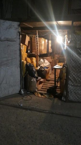 Фото В Новосибирске воры в мешках похитили со склада одежду на 12 миллионов рублей 3