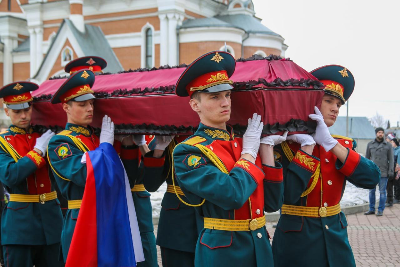 Фото В Бердске похоронили погибшего на Украине 24-летнего лейтенанта Прощалыгина 3