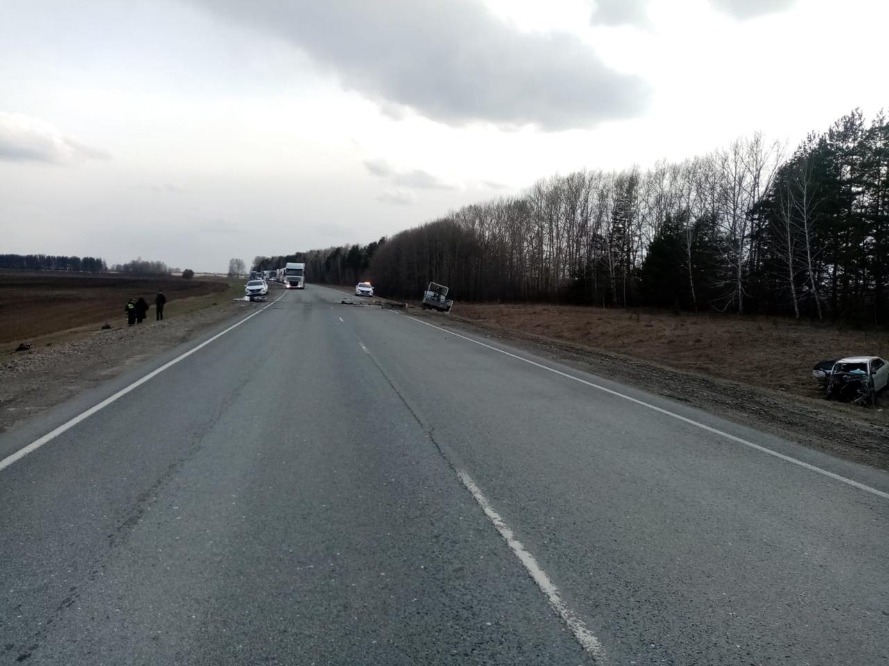 Фото Водитель Toyota погиб в ДТП с грузовиком на трассе в Новосибирской области 2