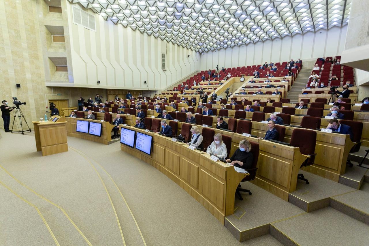 Фото В Новосибирской области депутаты Заксобрания отчитались о доходах в 2021 году 2