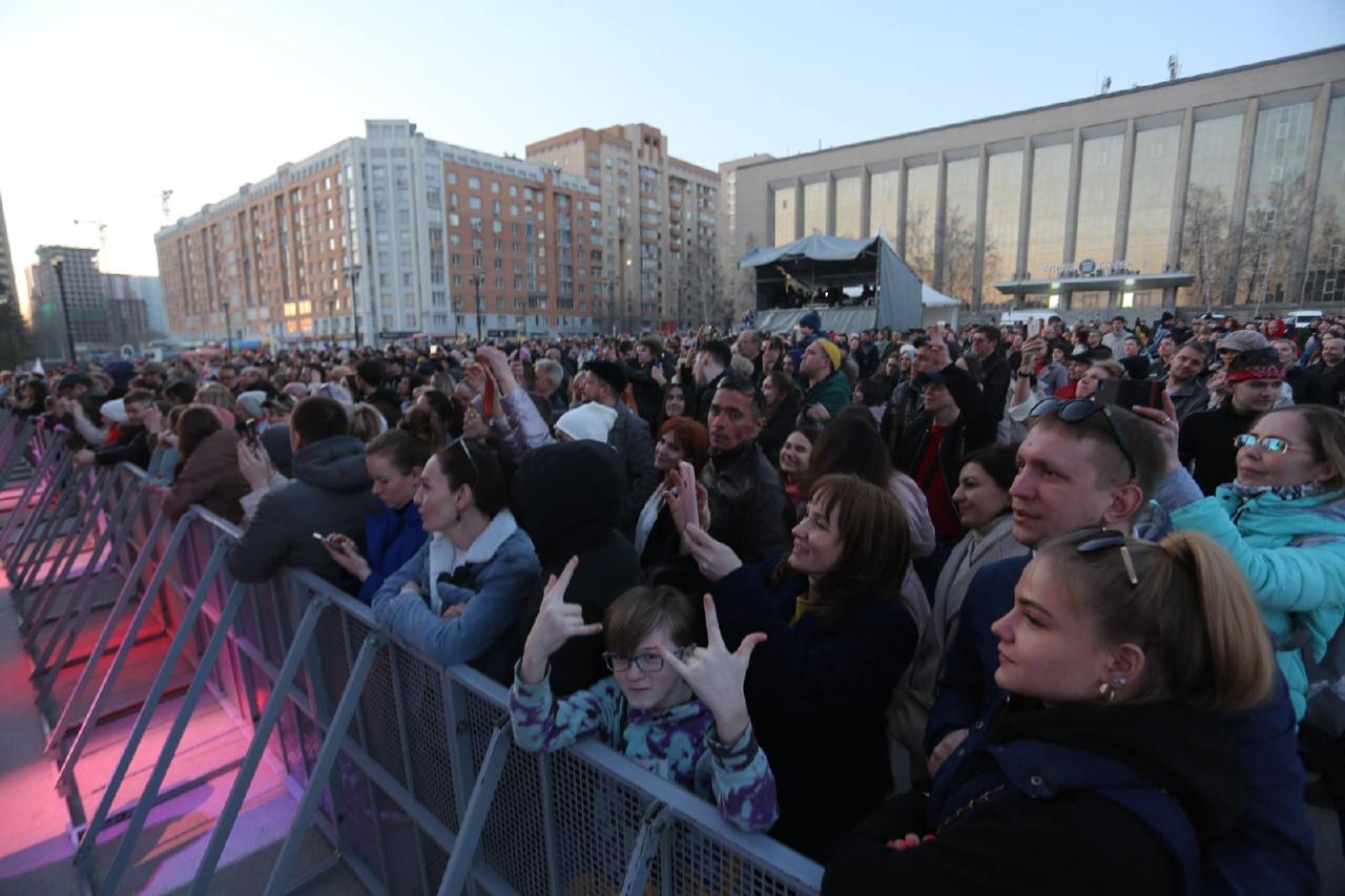 Фото Группы «Смысловые галлюцинации» и «СерьГа» выступили на рок-концерте «ZаРоссию» в Новосибирске 7