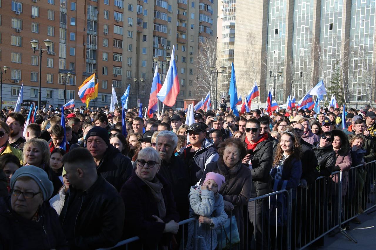 Фото В Новосибирске начался патриотический марафон «Zа Россию» 3