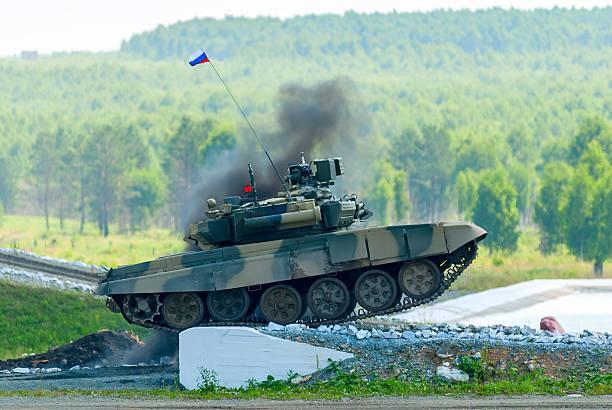 Фото Мистический знак победы: конспирологи расшифровали значение символа Z на российских танках на Украине 3