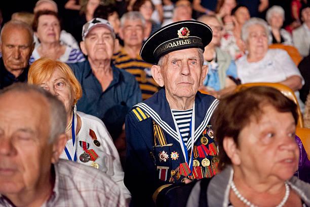 Фото По 10 000 рублей к празднику: кто из пенсионеров получит выплату ко Дню Победы в 2022 году 3