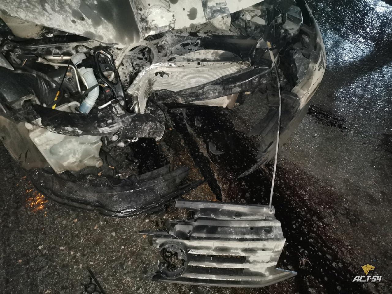 Фото В Новосибирске водитель каршеринга бросил разбитую машину в Ленинском районе 2