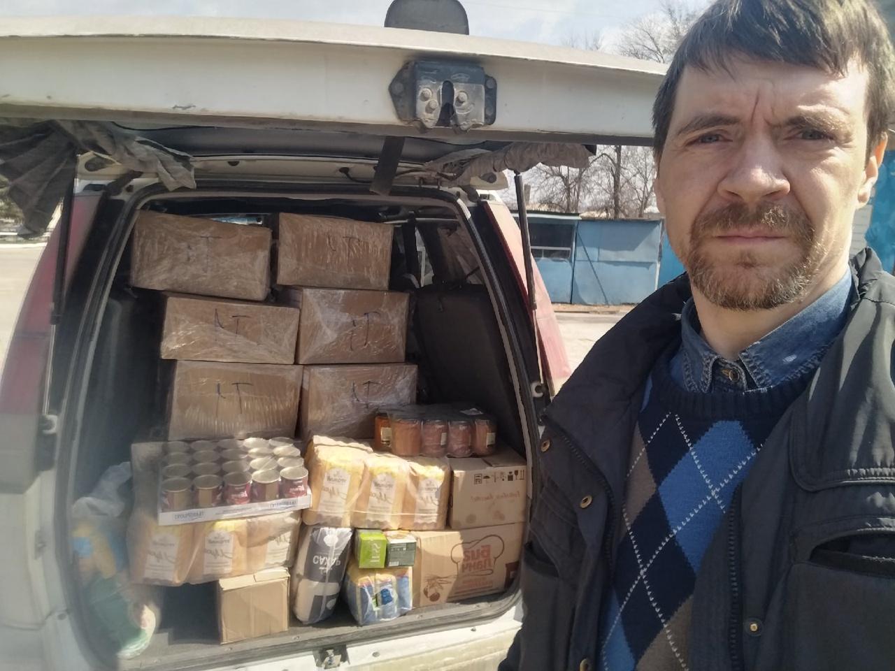 Фото Общественники из Новосибирска начали раздавать гуманитарную помощь жителям Украины 2