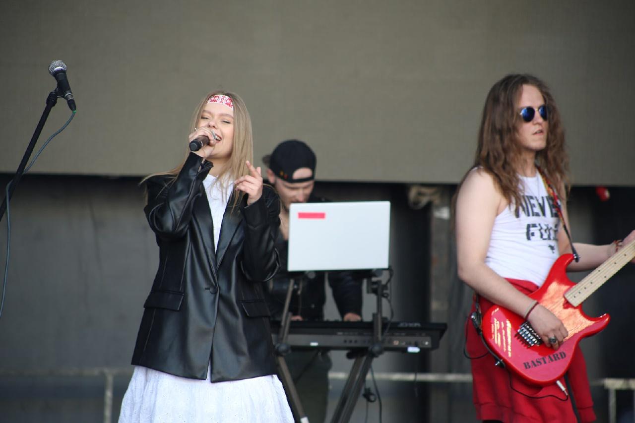 Фото Группы «Смысловые галлюцинации» и «СерьГа» выступили на рок-концерте «ZаРоссию» в Новосибирске 3
