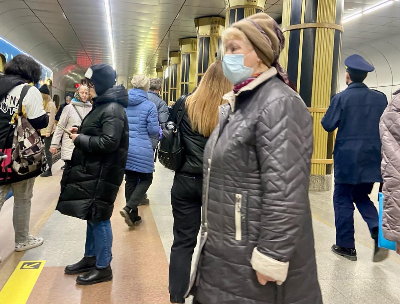 Фото Новосибирцы рассказали, зачем продолжают носить маски после отмены режима 4