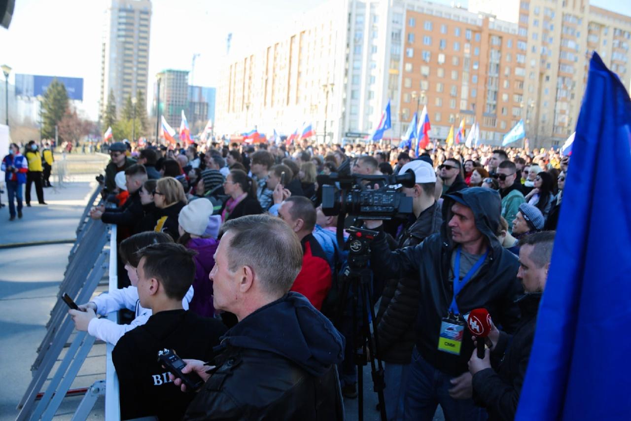 Фото В Новосибирске начался патриотический марафон «Zа Россию» 2