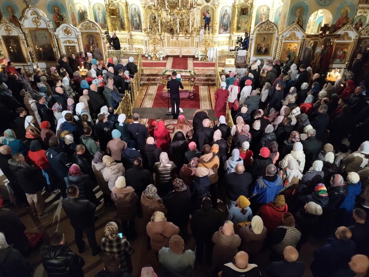 Фото В Вознесенском кафедральном соборе Новосибирска началось Пасхальное богослужение 2