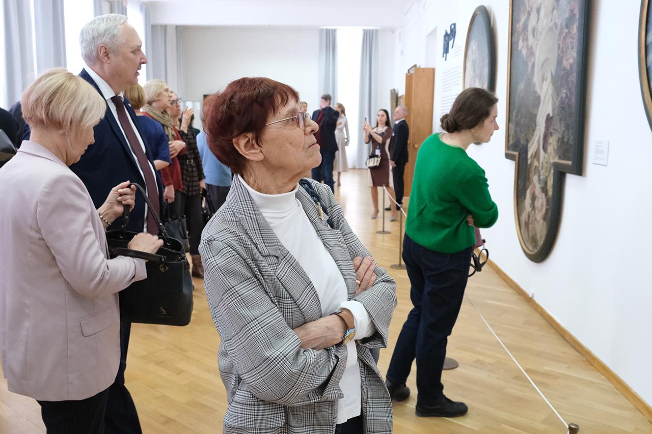Фото Впервые в Новосибирском художественном музее открылась выставка работ Врубеля и Айвазовского 4