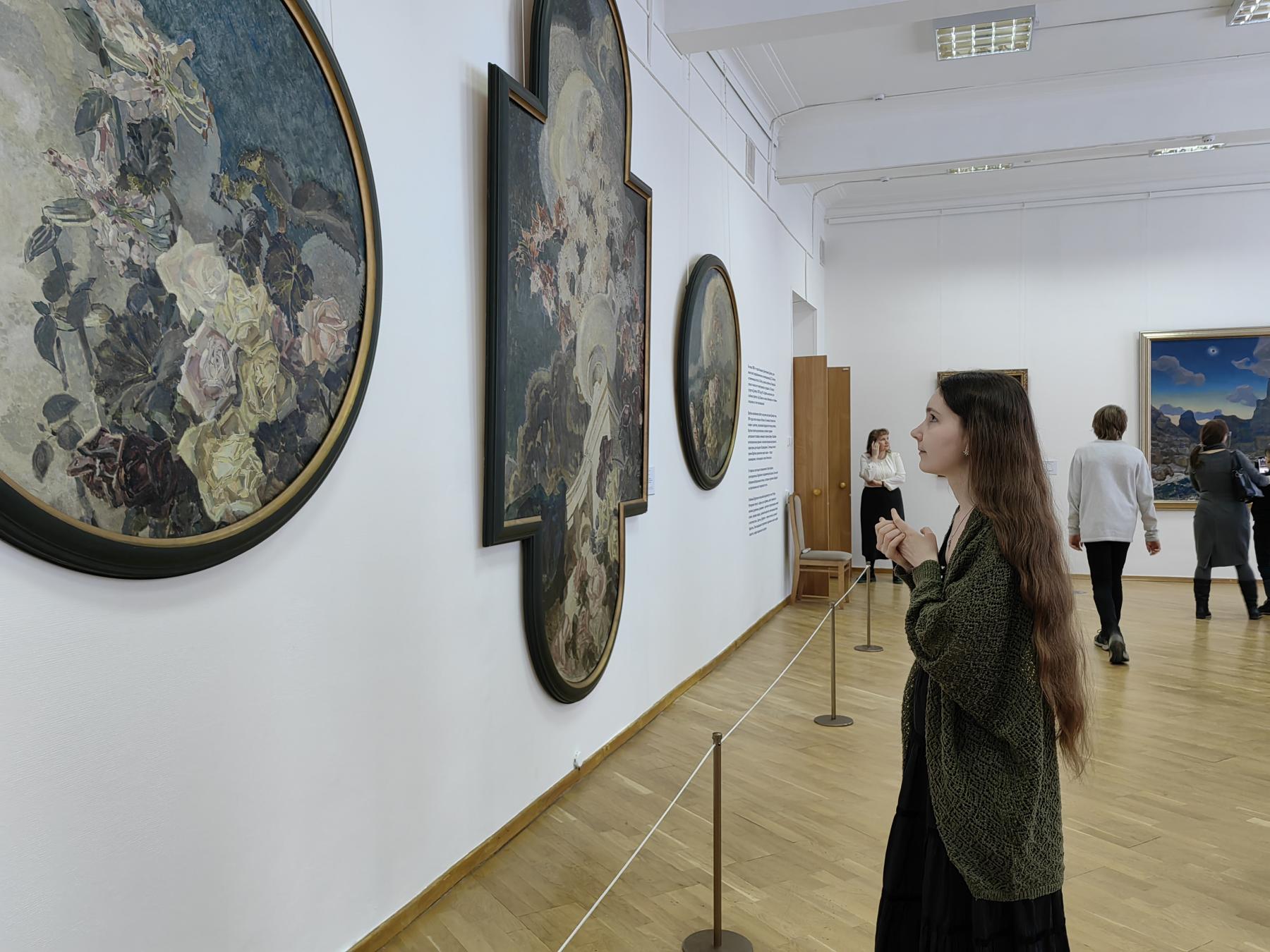 Фото Впервые в Новосибирском художественном музее открылась выставка работ Врубеля и Айвазовского 7