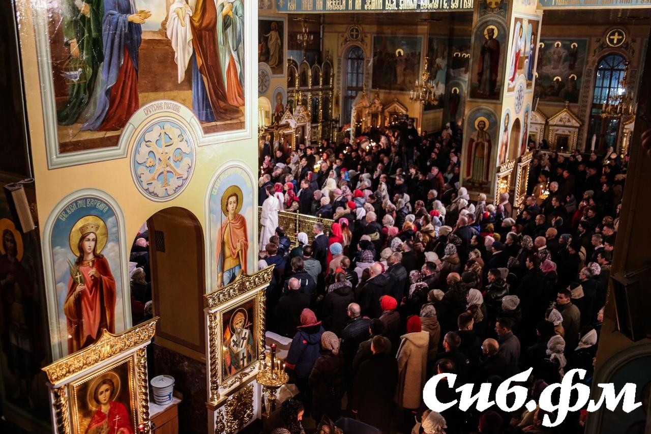 Фото В Новосибирске прошло Пасхальное богослужение на Светлое Христово Воскресение: фотоотчёт 5