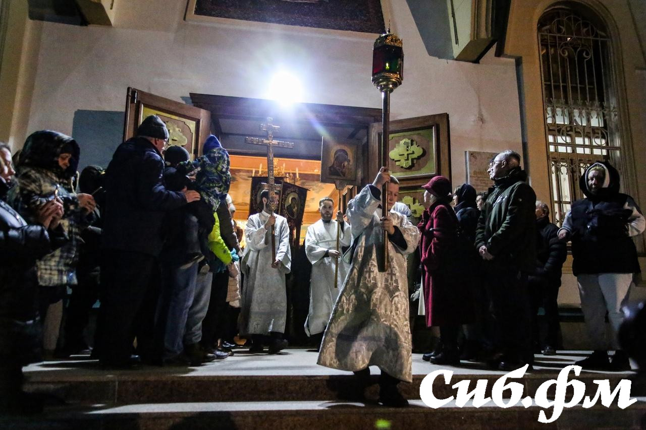 Фото В Новосибирске прошло Пасхальное богослужение на Светлое Христово Воскресение: фотоотчёт 7