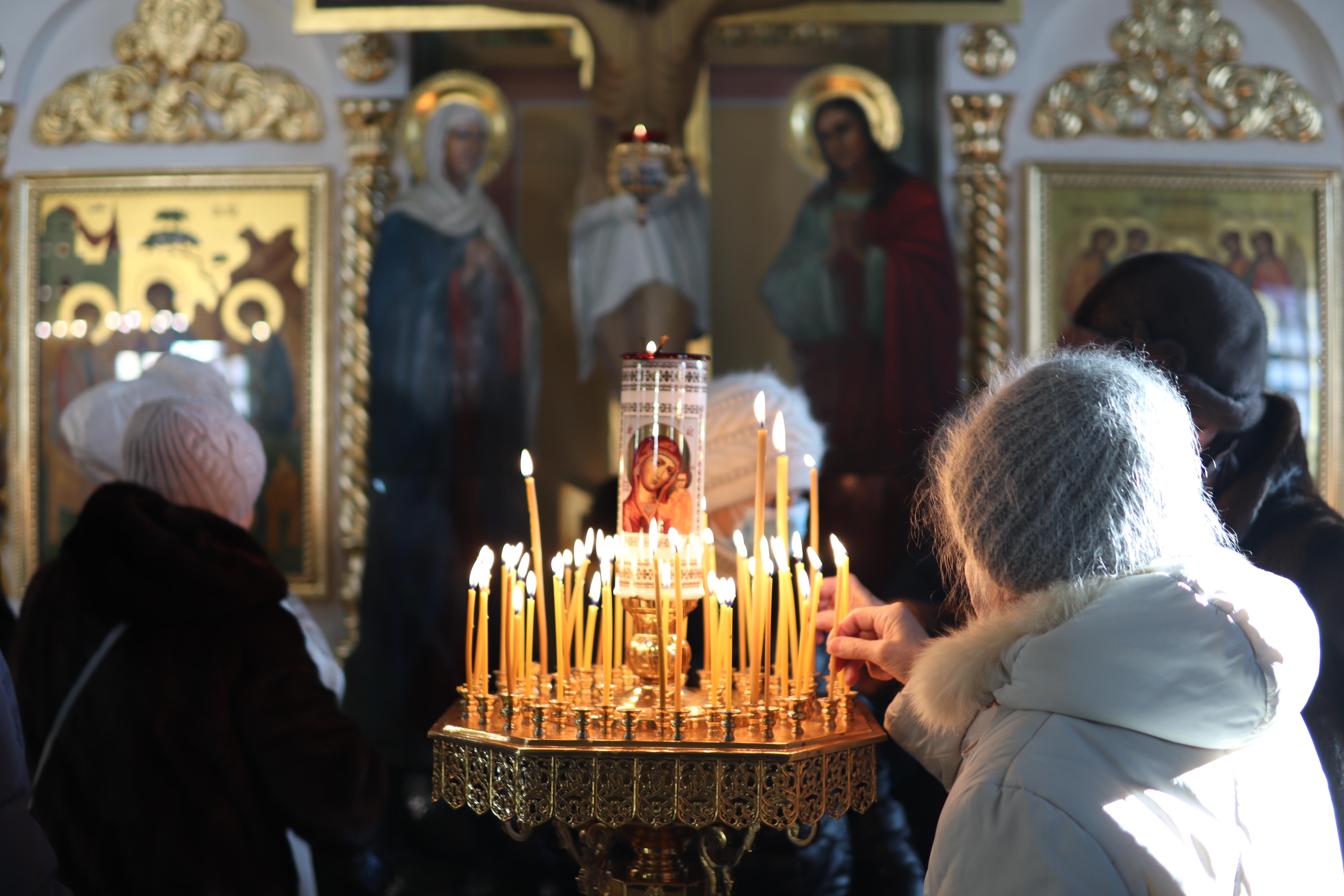 Какой сегодня праздник православный 15 февраля. Отдание праздника Сретения Господня. Сретение Господне это божественный праздник. Сретение Господне христианские праздники.
