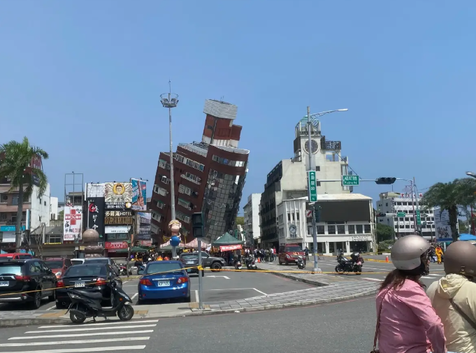 Фото Мощнейшее за 25 лет землетрясение произошло в Тайване: 10 фото разрушений 3