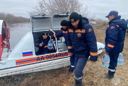 Фото 257 затопленных участков, смертельное ДТП, похороны погибшего в «Крокусе»: главное в Новосибирске 12 апреля 2