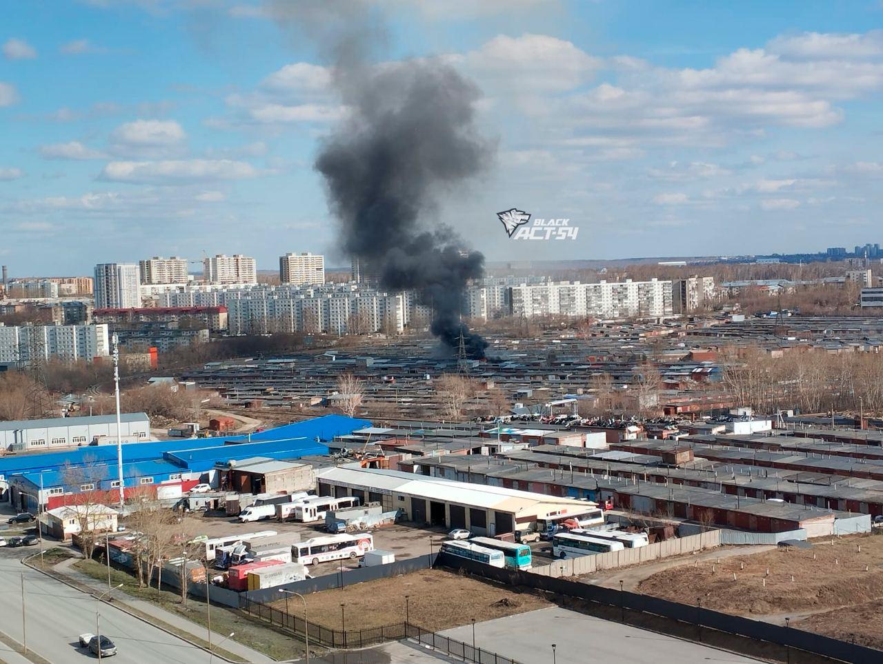 При пожаре в Калининском районе Новосибирска сгорело авто - sib.fm