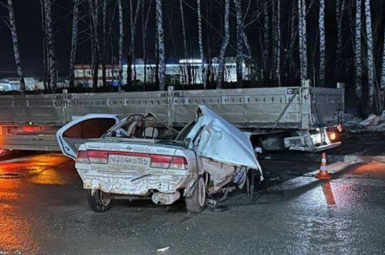 Фото Треснувший дом, депортация мигрантов, рухнувшая стена школы: главное в Новосибирске 5 апреля 5 - Сиб.ФМ Фото Треснувший дом, депортация мигрантов, рухнувшая стена школы: главное в Новосибирске 5 апреля 5