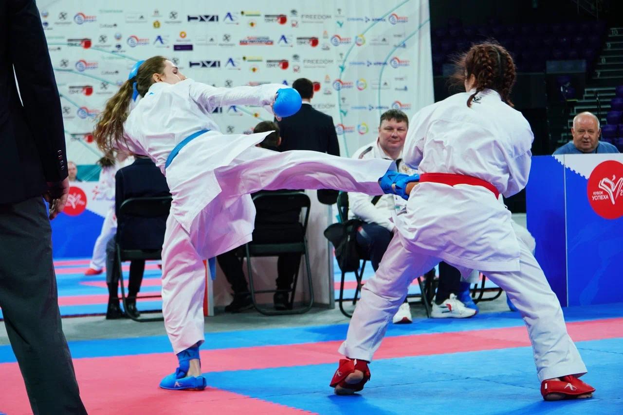 Фото Крики и боевой дух: в Новосибирске проходят международные соревнования по каратэ. Фоторепортаж 9