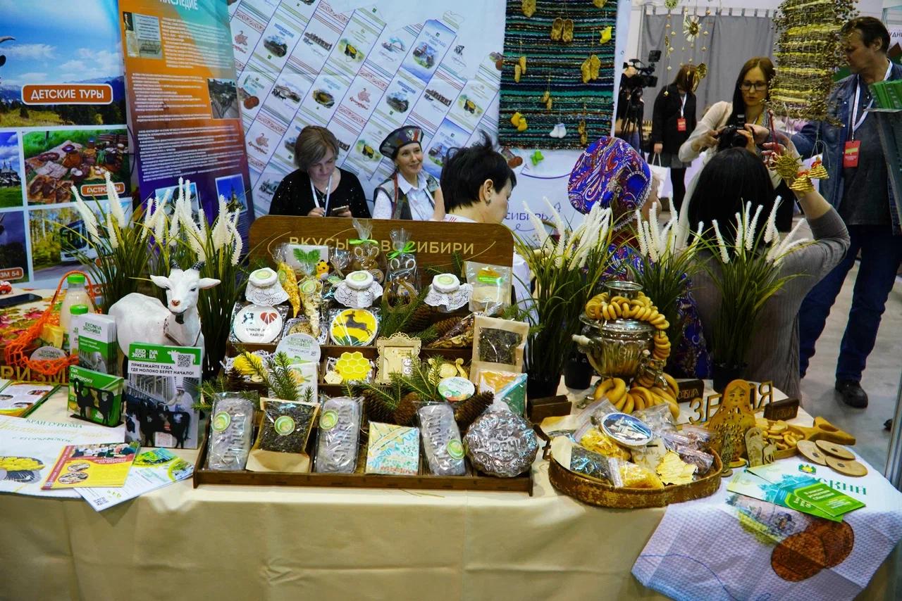 Фото Сибирские шишки, грибы и мёд: в Новосибирске открылся форум «Дикоросы». Фоторепортаж 5