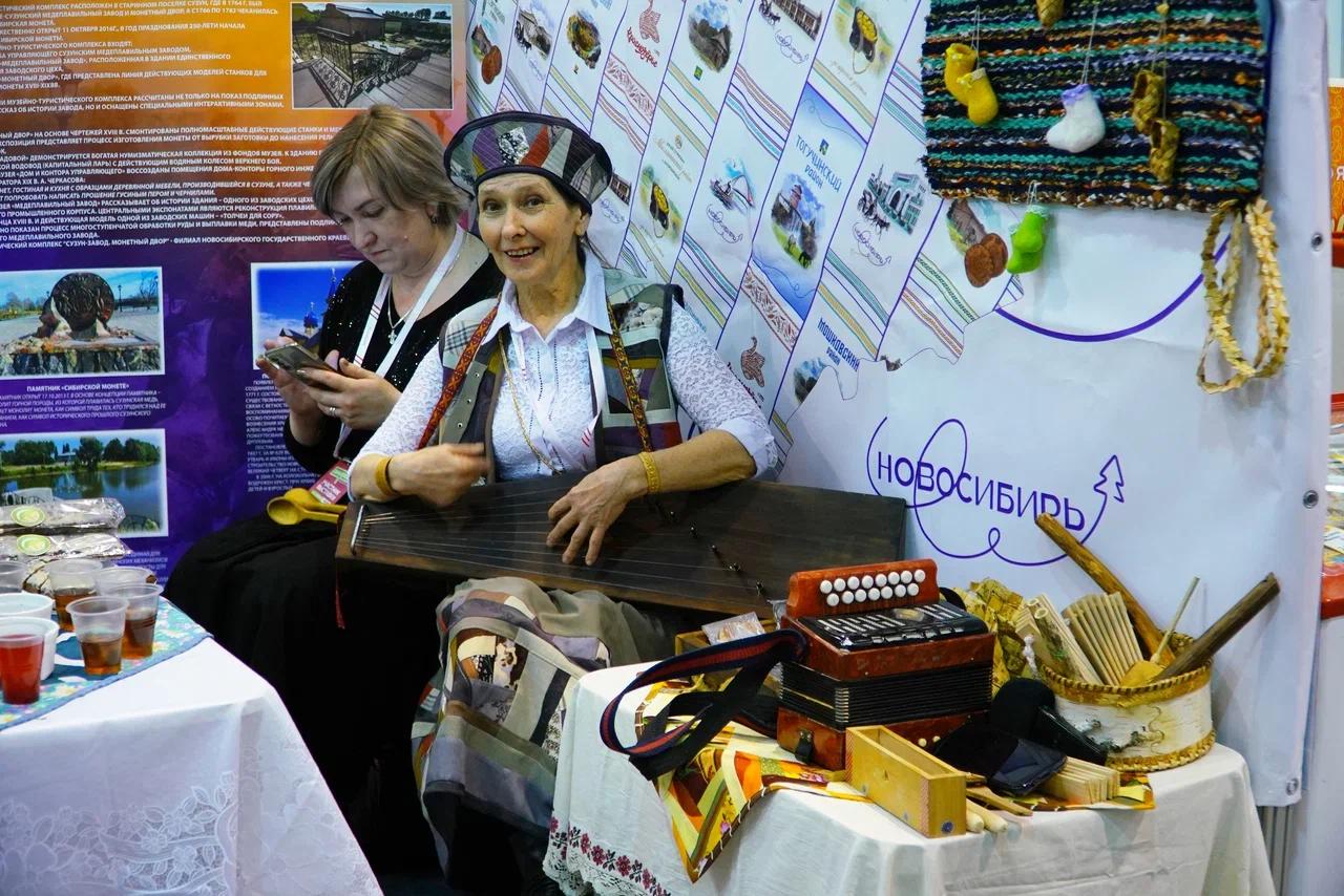 Фото Сибирские шишки, грибы и мёд: в Новосибирске открылся форум «Дикоросы». Фоторепортаж 3