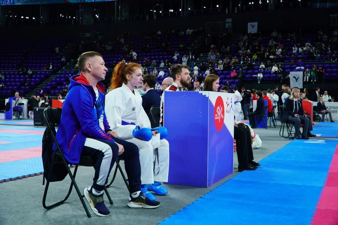 Фото Почти чемпионат мира. Около 2000 каратистов вышли на татами в «Сибирь-Арена». Фоторепортаж 14