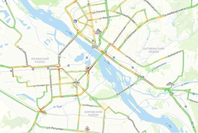 Фото На площади Труда в Новосибирске троллейбус запутался в проводах 2 - Сиб.ФМ Фото На площади Труда в Новосибирске троллейбус запутался в проводах 2