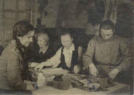 Фото Массовый митинг и эшелоны с войсками. В Новосибирске госархив опубликовал кадры помощи фронту в СССР 15 - Сиб.ФМ Фото Массовый митинг и эшелоны с войсками. В Новосибирске госархив опубликовал кадры помощи фронту в СССР 15