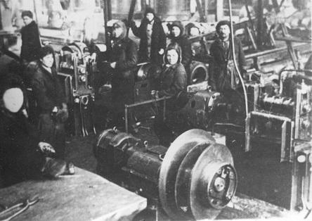 Фото Массовый митинг и эшелоны с войсками. В Новосибирске госархив опубликовал кадры помощи фронту в СССР 9 - Сиб.ФМ Фото Массовый митинг и эшелоны с войсками. В Новосибирске госархив опубликовал кадры помощи фронту в СССР 9