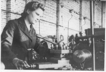 Фото Массовый митинг и эшелоны с войсками. В Новосибирске госархив опубликовал кадры помощи фронту в СССР 6 - Сиб.ФМ Фото Массовый митинг и эшелоны с войсками. В Новосибирске госархив опубликовал кадры помощи фронту в СССР 6