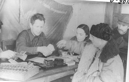 Фото Массовый митинг и эшелоны с войсками. В Новосибирске госархив опубликовал кадры помощи фронту в СССР 12 - Сиб.ФМ Фото Массовый митинг и эшелоны с войсками. В Новосибирске госархив опубликовал кадры помощи фронту в СССР 12