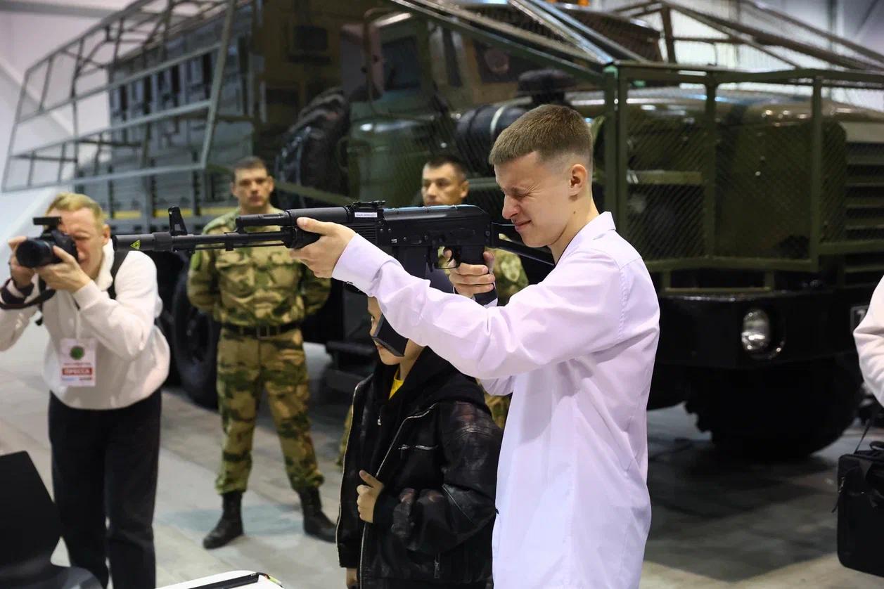 Фото Росгвардия на выставке в «Новосибирск Экспоцентр»: от зрелищных задержаний до профориентации молодежи 11